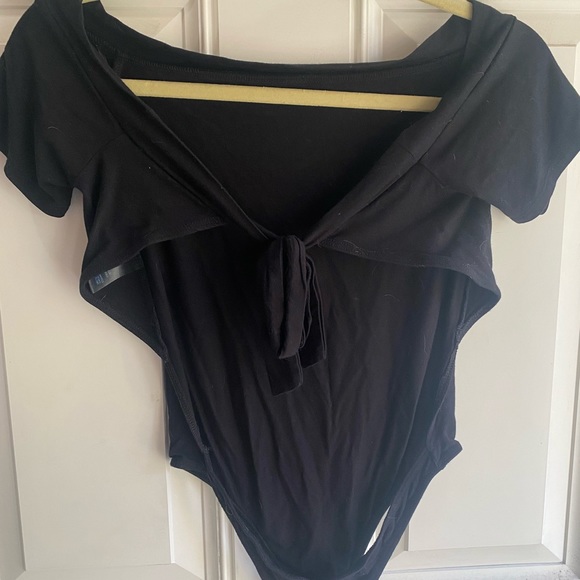 Lulu’s backless bodysuit - Picture 2 of 4